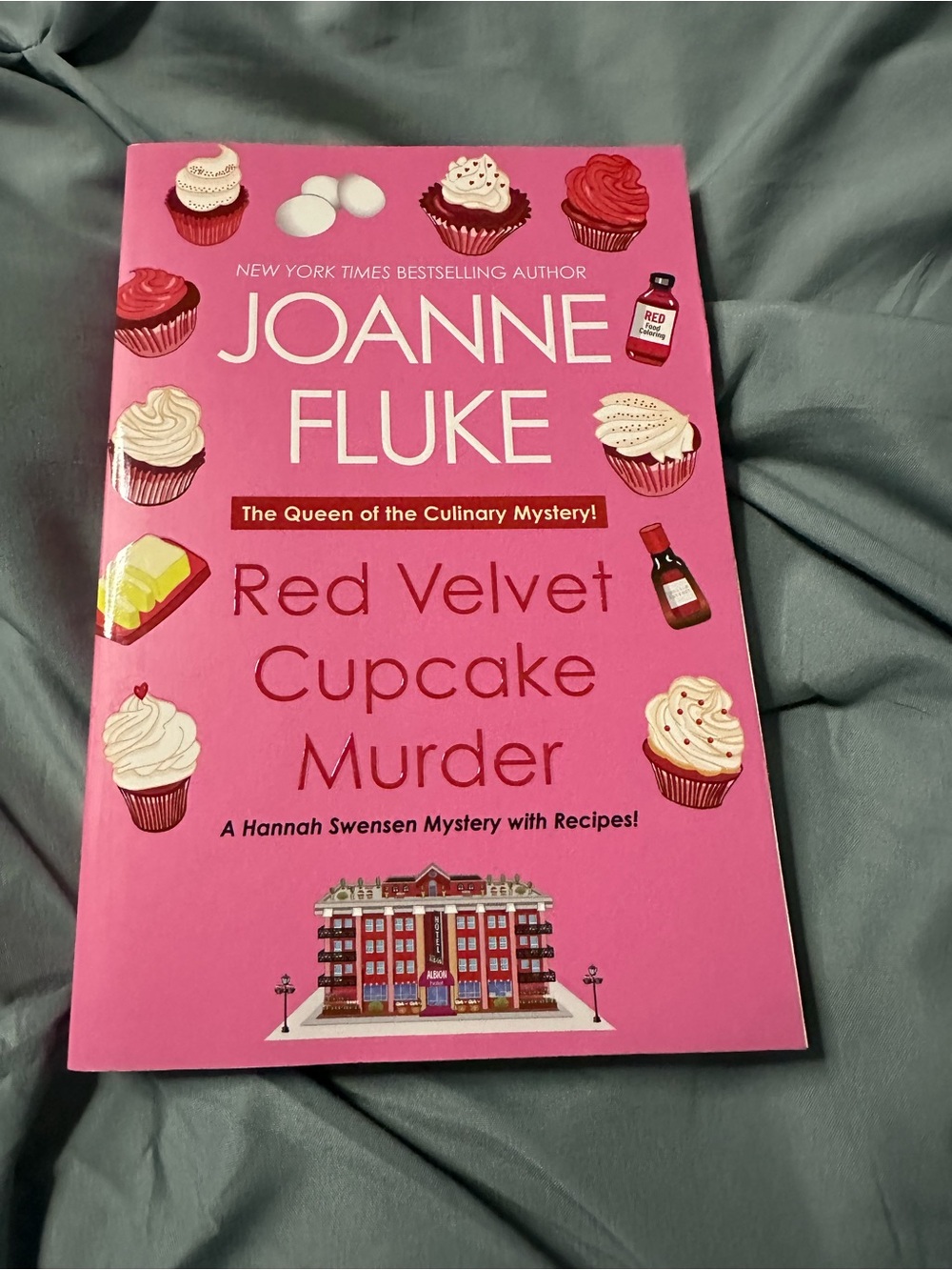 📚4 for $25 📚Red Velvet Cupcake Murder by Joanne Fluke